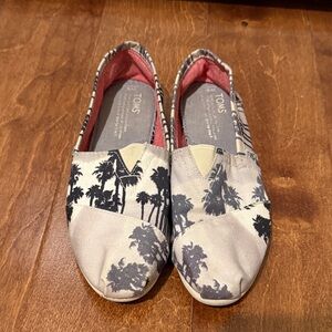 Toms Women’s Palm Tree Canvas Slip-Ons in Beige and Black with Coral Lining